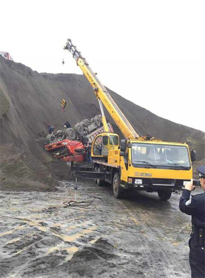 梅里斯达斡尔族区上犹道路救援